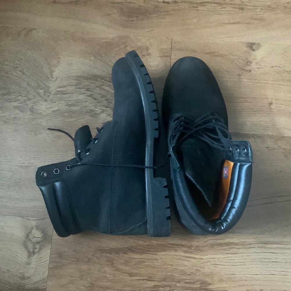 Black Timberland boots. a little worn but still in good condition.